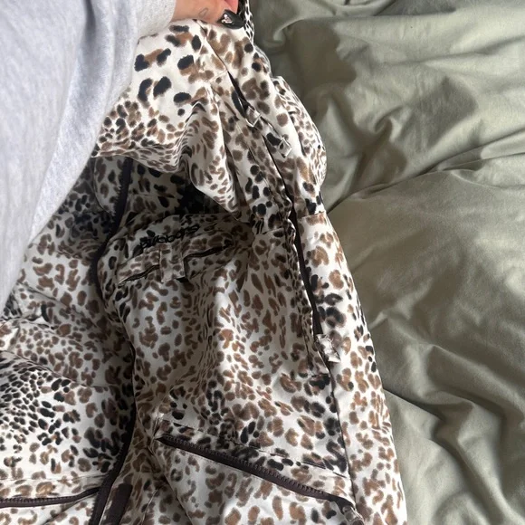 Billabong Leopard-Print Hooded Ski Jacket in Cream, Brown & Black - Picture 14 of 16